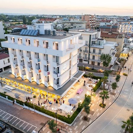 Hotel Albatros Ріміні Екстер'єр фото
