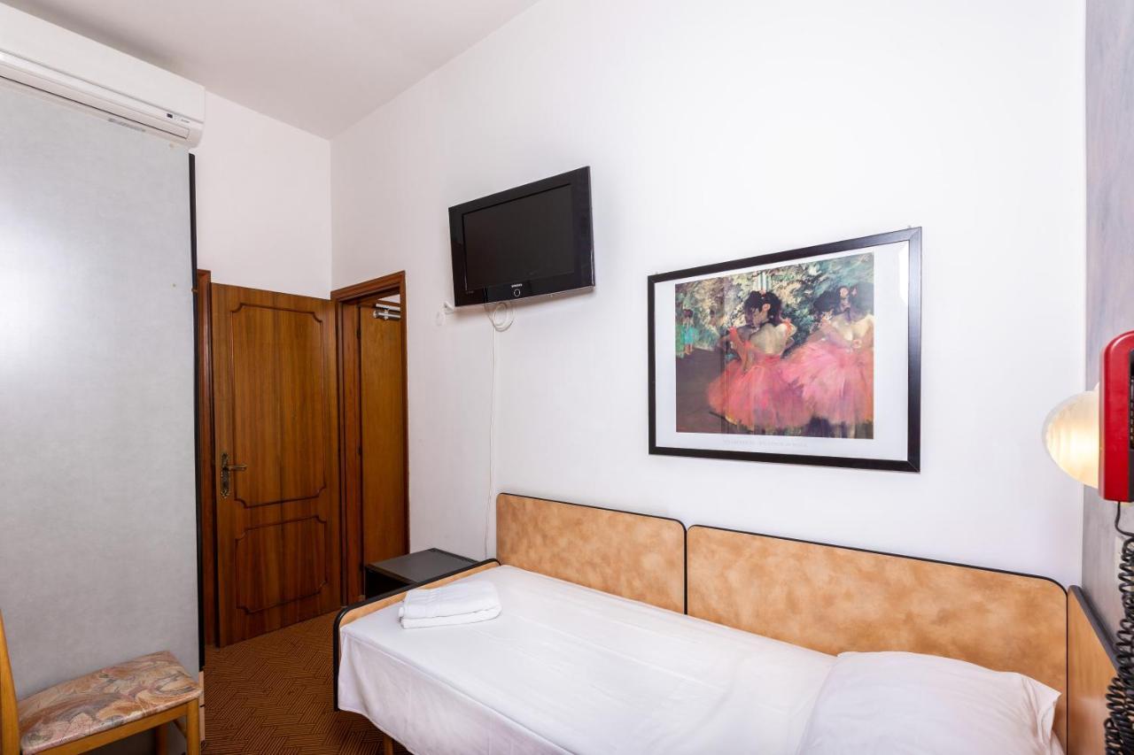 Hotel Albatros Ріміні Екстер'єр фото