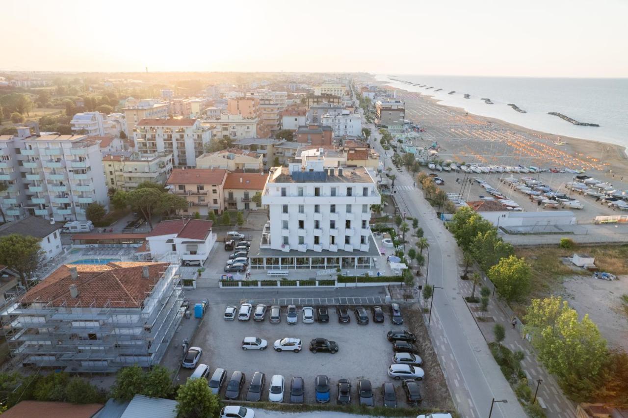 Hotel Albatros Ріміні Екстер'єр фото