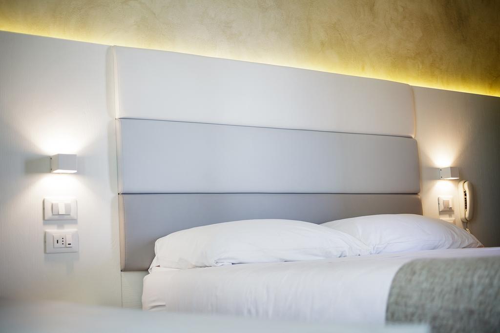 Hotel Albatros Ріміні Екстер'єр фото
